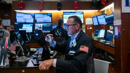 美股周二收跌 市场关注贸易谈判与联储会议