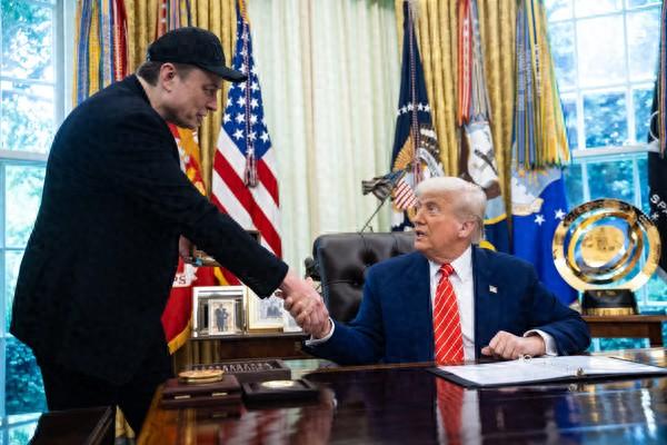 马斯克“人亡政息”,美国政府雇员终于不用写