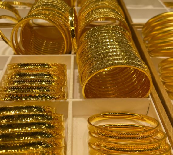 黄金创新高后回落 金价跌0.2%