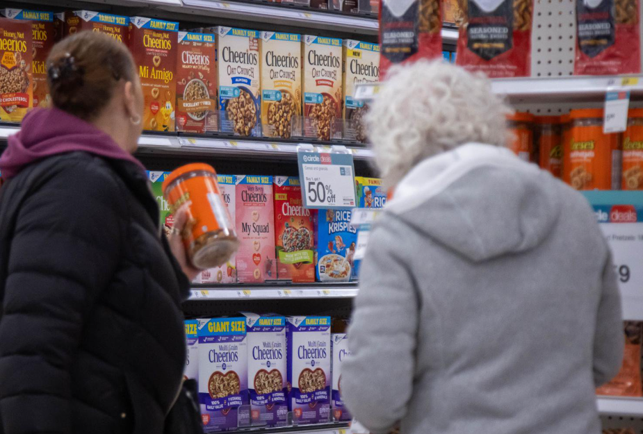 美国8月零售销售或逆势增长 消费韧性成经济关键