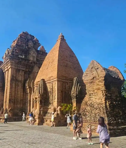 越南计划未来五年GDP每年增长10%,2030年人均GDP达