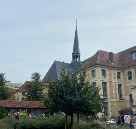 开云集团据悉将把美妆部门出售给欧莱雅