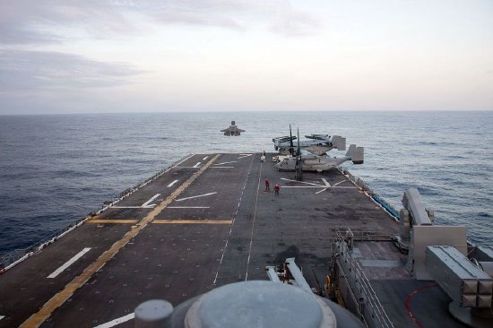 特朗普施压伊朗重开海峡 威胁“彻底摧毁”关键